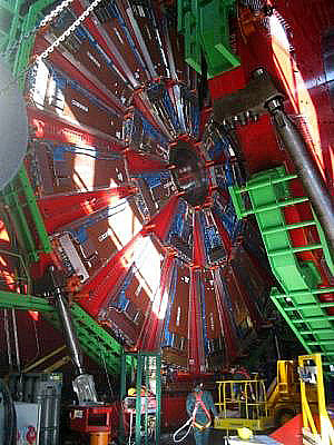 Bouw van een zogenaamde CMS detector van de LHC, Large Hadron Collider, 
van CERN, Organisation européenne pour la recherche nucléaire, 
de Europese organisatie voor nucleair onderzoek in Geneve. 
Square87 2005 wikipedia.org
