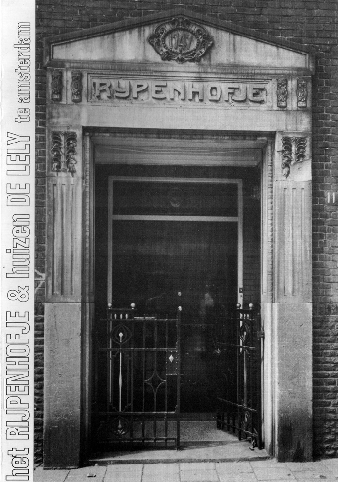Foto omslag: 
De ingang van het Rijpenhofje aan de Rozengracht 
omstreeks 1980.